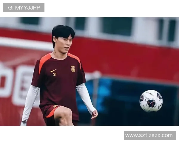 国足主帅坚定信心面对挑战全力以赴不受外界负面影响